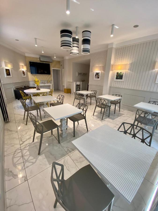 Hotel La Pace 산마우로토리네세 외부 사진