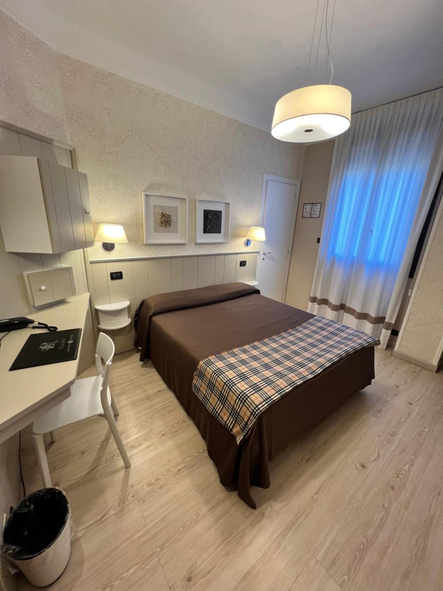 Hotel La Pace 산마우로토리네세 외부 사진