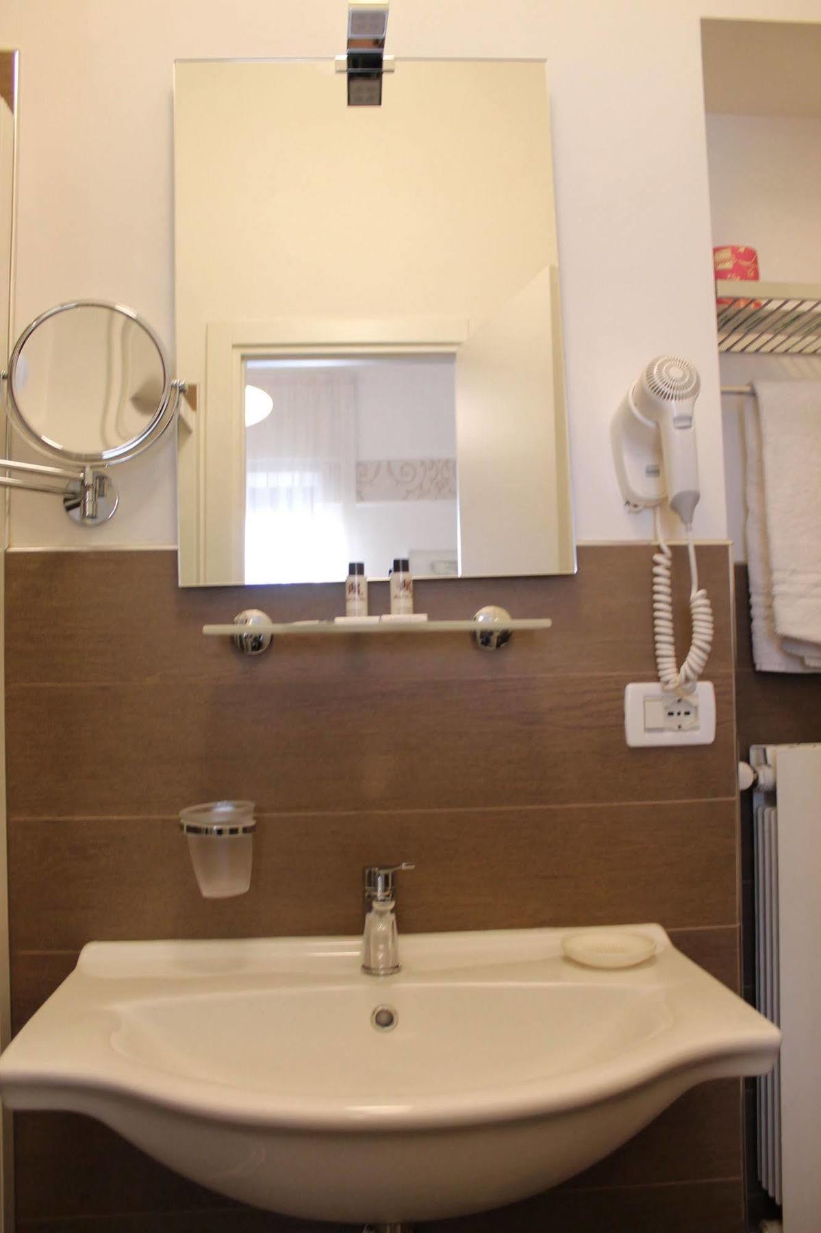 Hotel La Pace 산마우로토리네세 외부 사진