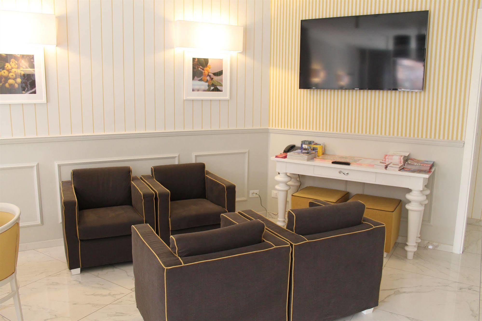 Hotel La Pace 산마우로토리네세 외부 사진