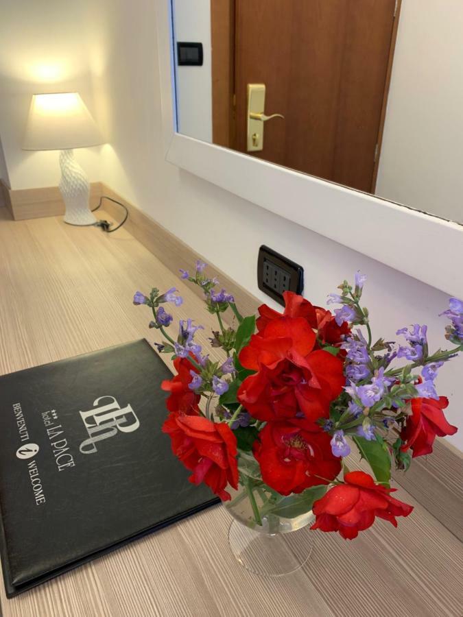 Hotel La Pace 산마우로토리네세 외부 사진